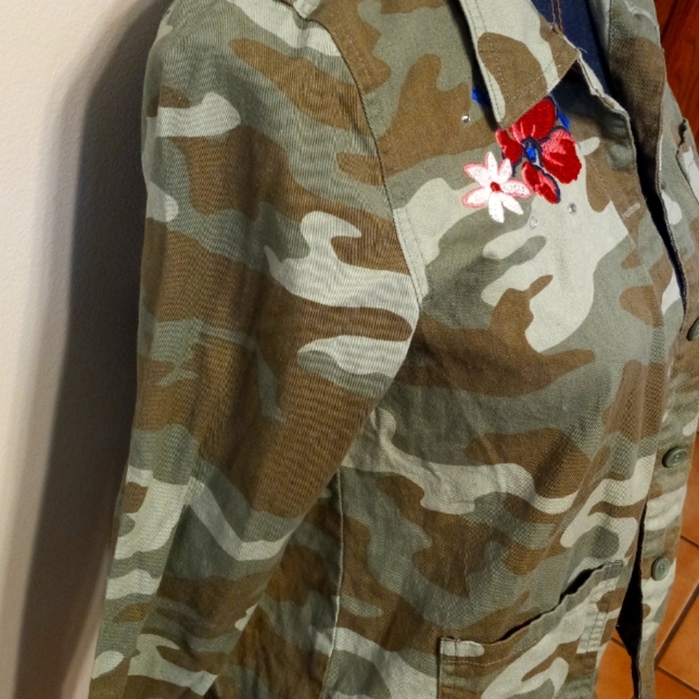 Lightweight Jacket - Picture 8 of 8